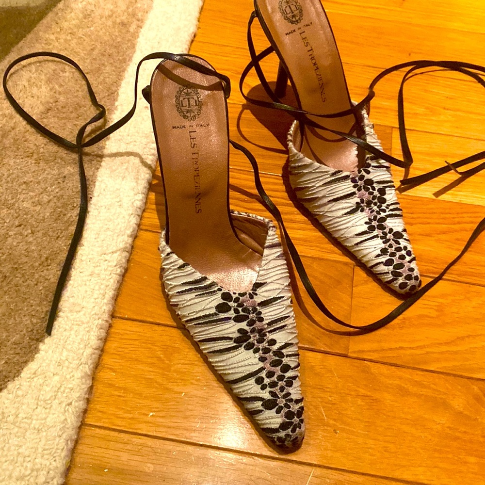 Les Troleziennes leather tie up heels